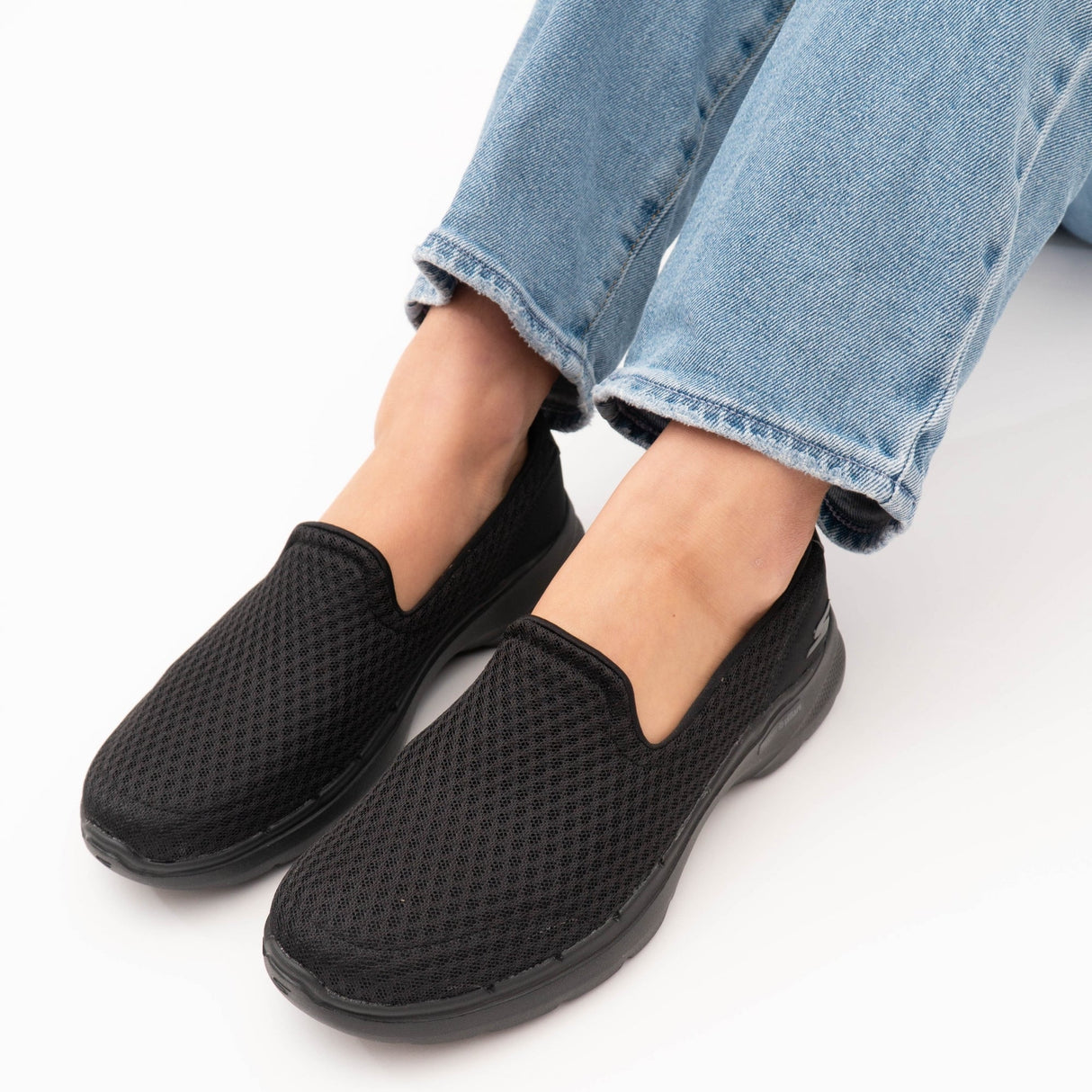 Skechers 124508/BBK GO WALK 6 BIG SPLASH Womens Slip On Trainers Black