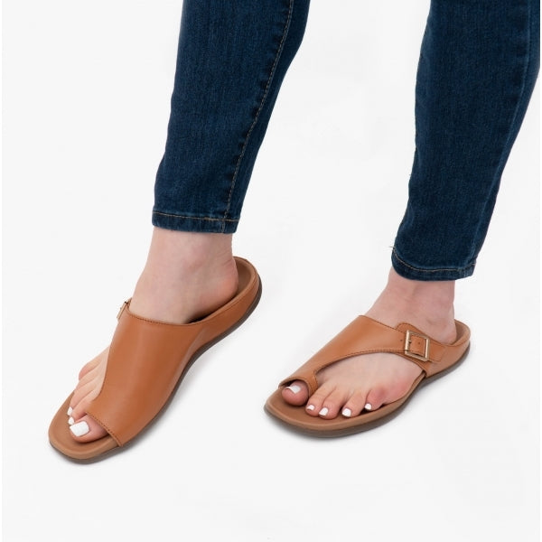 Strive JAVA Womens Leather Toe Post Sandals Tan