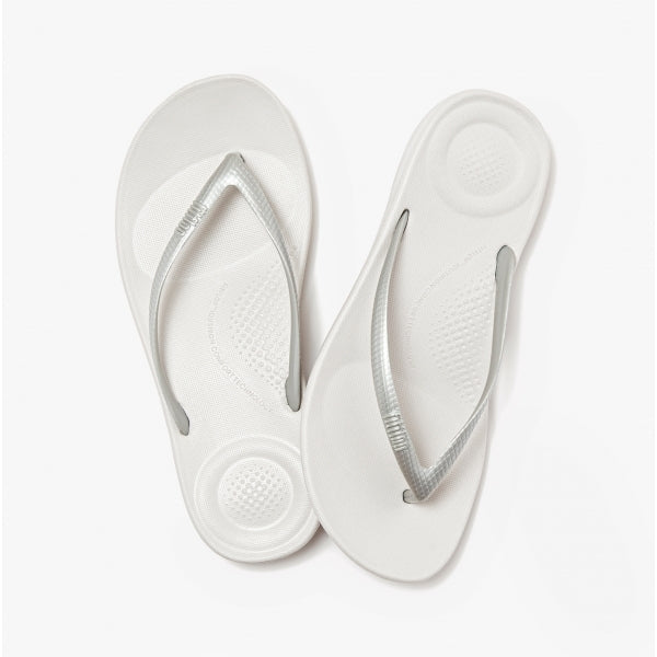 FitFlop IQUSHION Womens Ergonomic Toe Post Flip Flops Silver