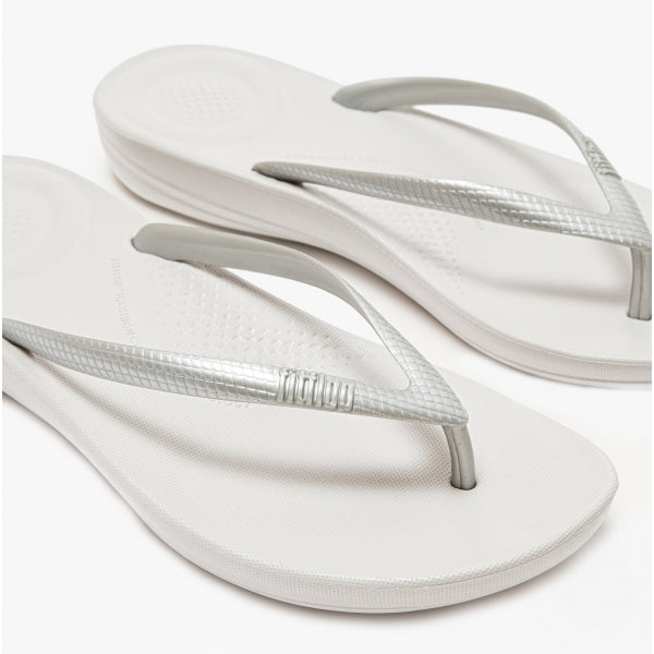 FitFlop IQUSHION Womens Ergonomic Toe Post Flip Flops Silver