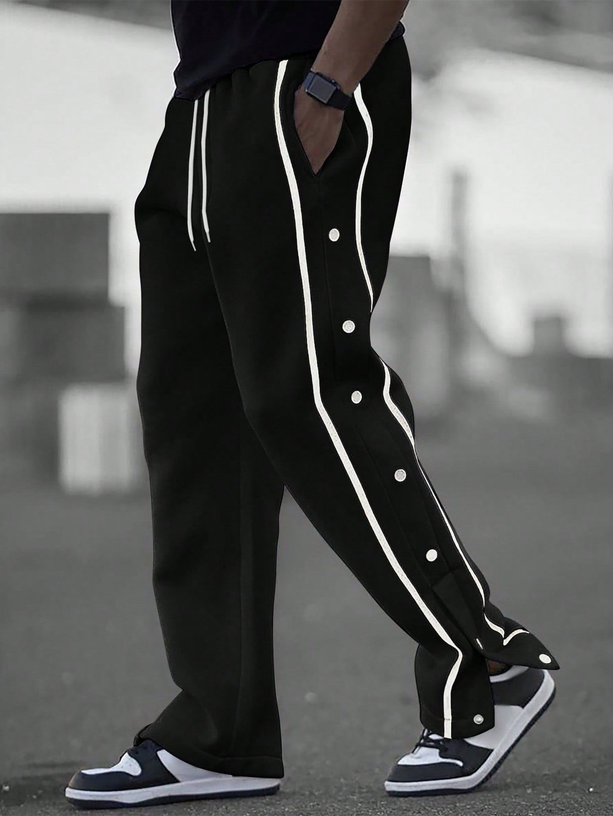 Manfinity Men Contrast Tape Button Side Sweatpants