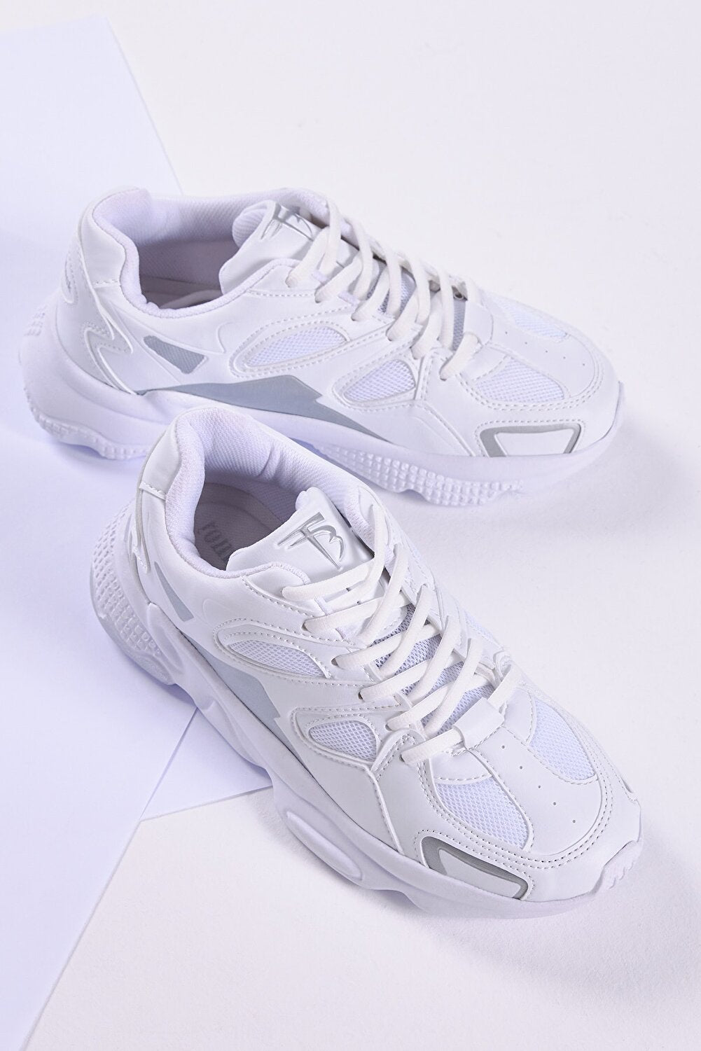 Tonny Black Unisex White Sax Sports Shoes Tb252