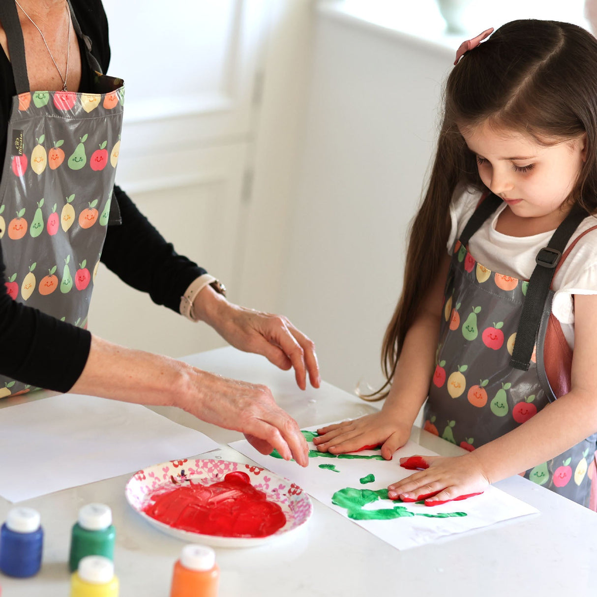 Wipeezee Apron - Child's size - Grey Happy Fruit