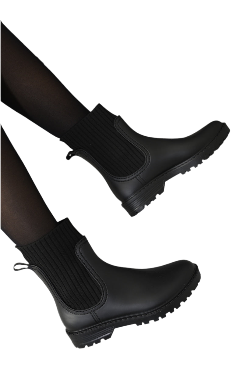 Slip-On Platform Ankle Boots – Effortless Height, Everyday Edge