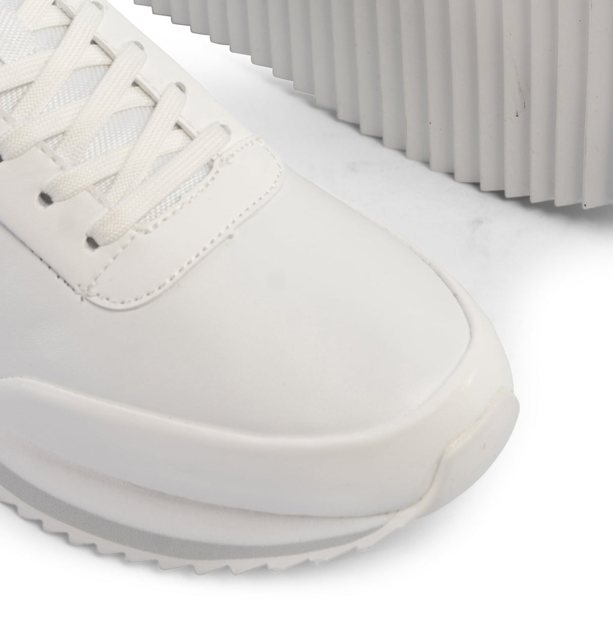 Calvin Klein RUNNER LACE UP Womens Trainers White/Neutral Gray