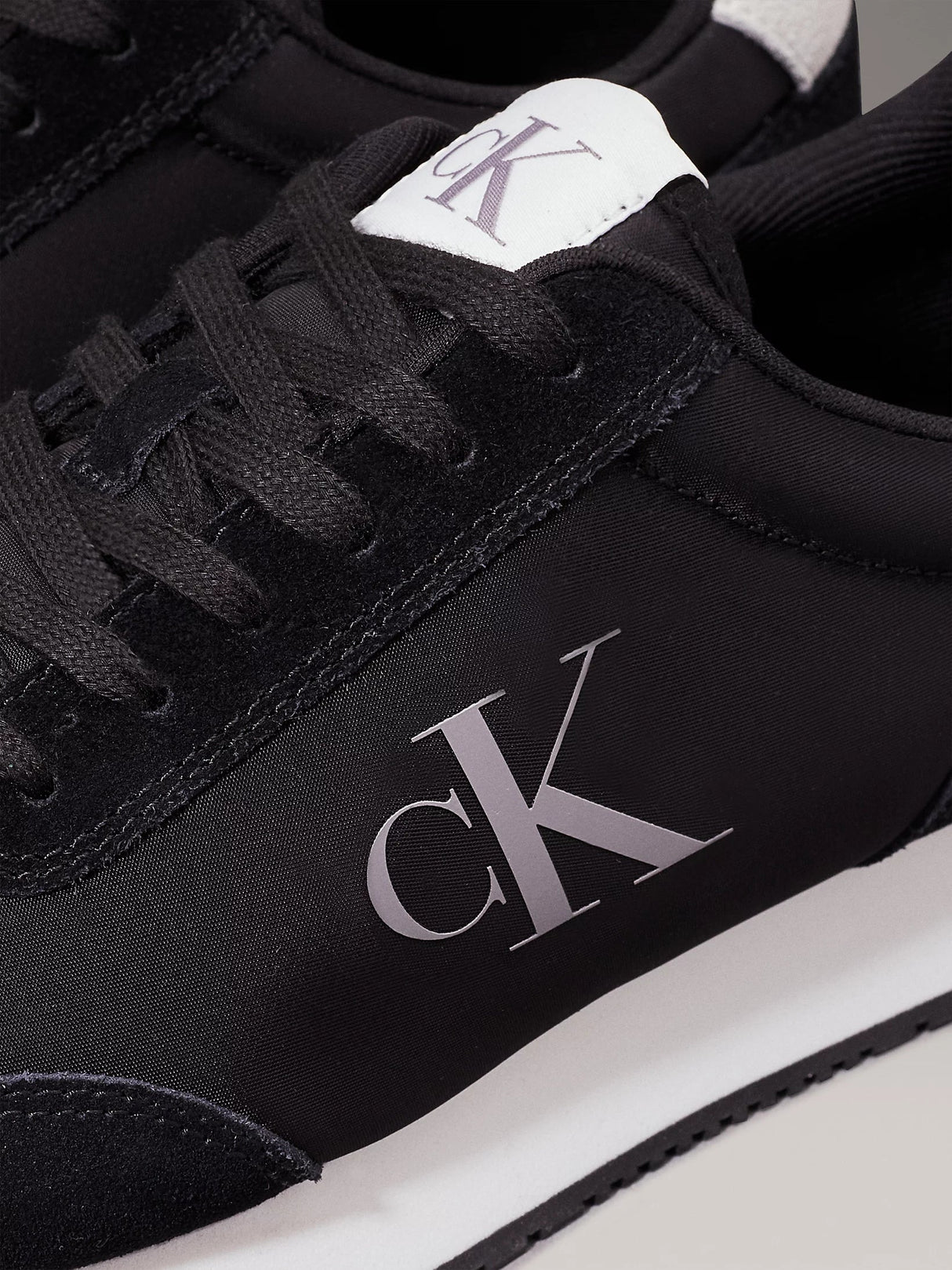 Calvin Klein RETRO RUNNER ICONIC Mens Trainers Black/Bright White