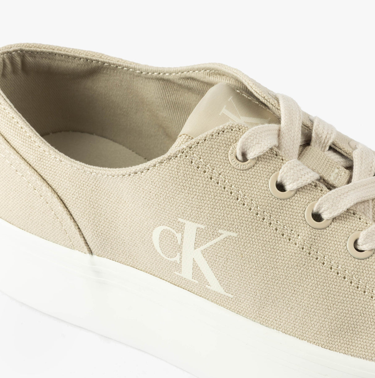 Calvin Klein VULC FLATFORM LOW Womens Trainers Eggshell/Creamy White