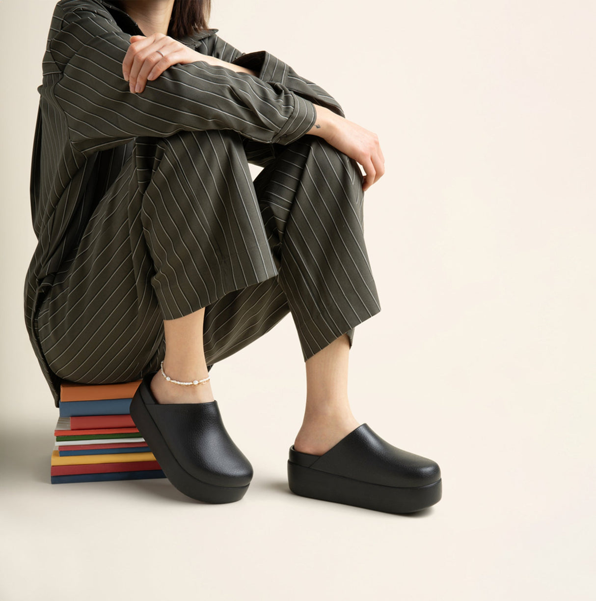 Crocs 209869-001 DYLAN PLATFORM Womens Clogs Black