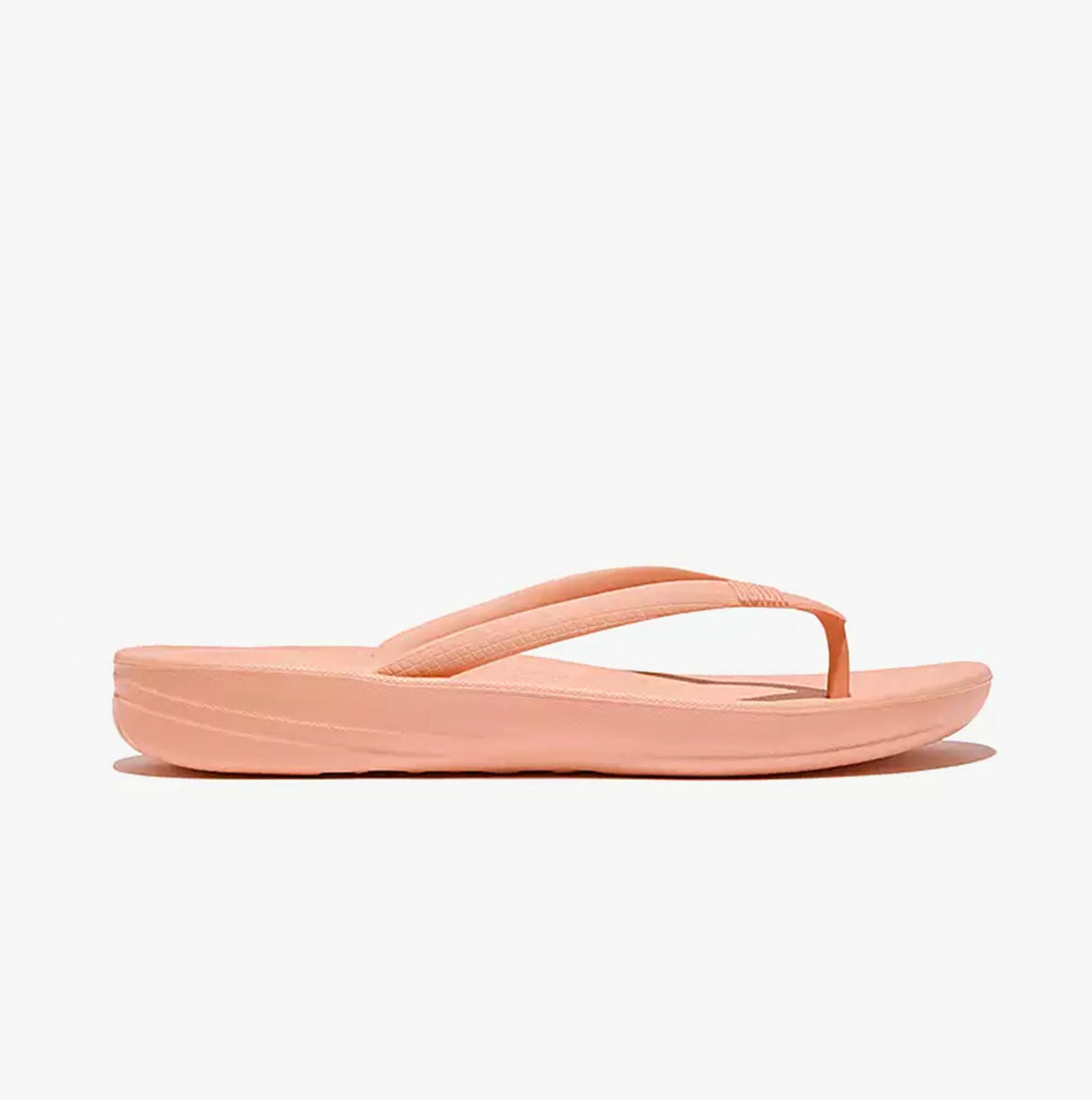 FitFlop iQUSHION ERGONOMIC Womens Flip Flops Blushy