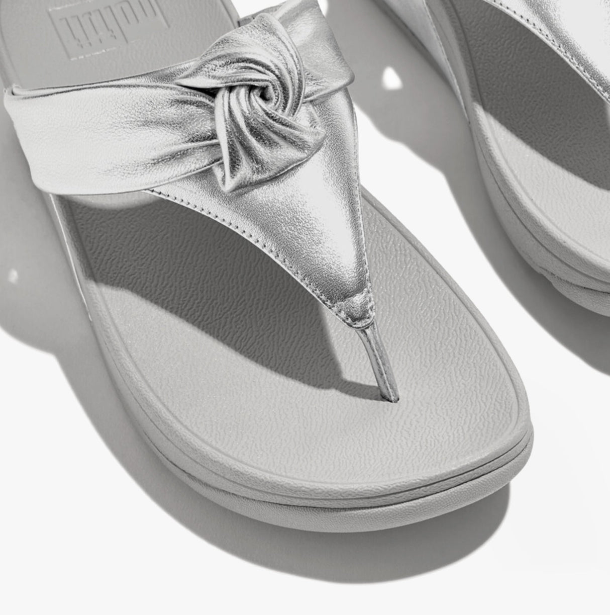 FitFlop LULU PADDED-KNOT METALLIC-LEATHER Womens Toe Post Sandals Silver