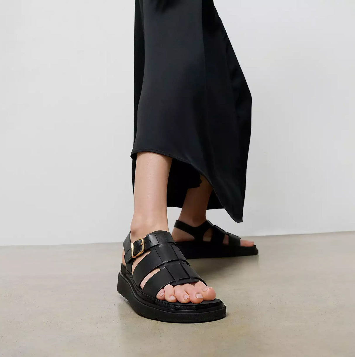 FitFlop GEN-FF LEATHER Womens Fisherman Sandals All Black