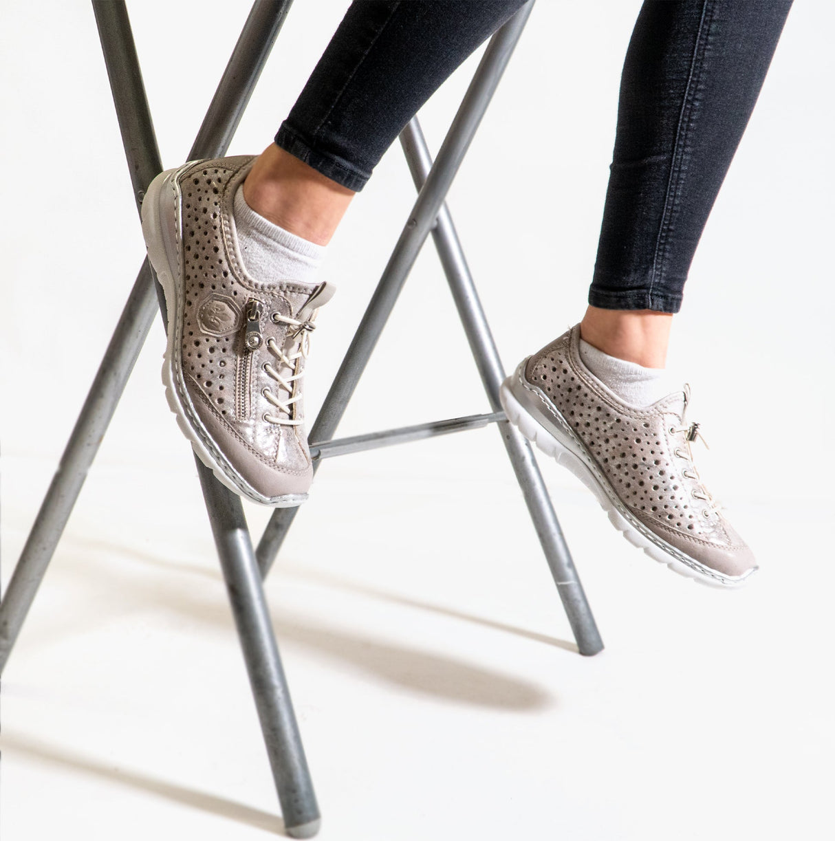 Rieker L32P6-90 Womens Shoes Metallic