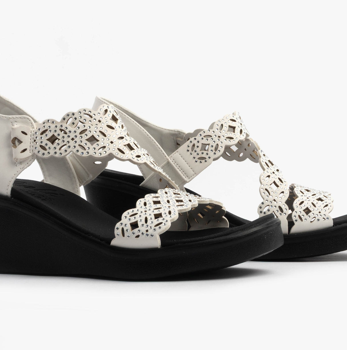 Skechers 119617/WHT RUMBLE ON - SASSIER DAYZ Womens Sandals White