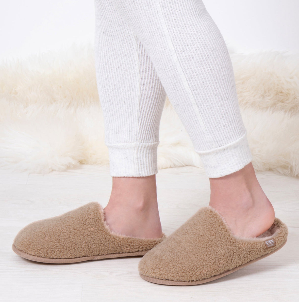 Totes Isotoner CURLY FUR MULE Womens Mule Slippers Natural
