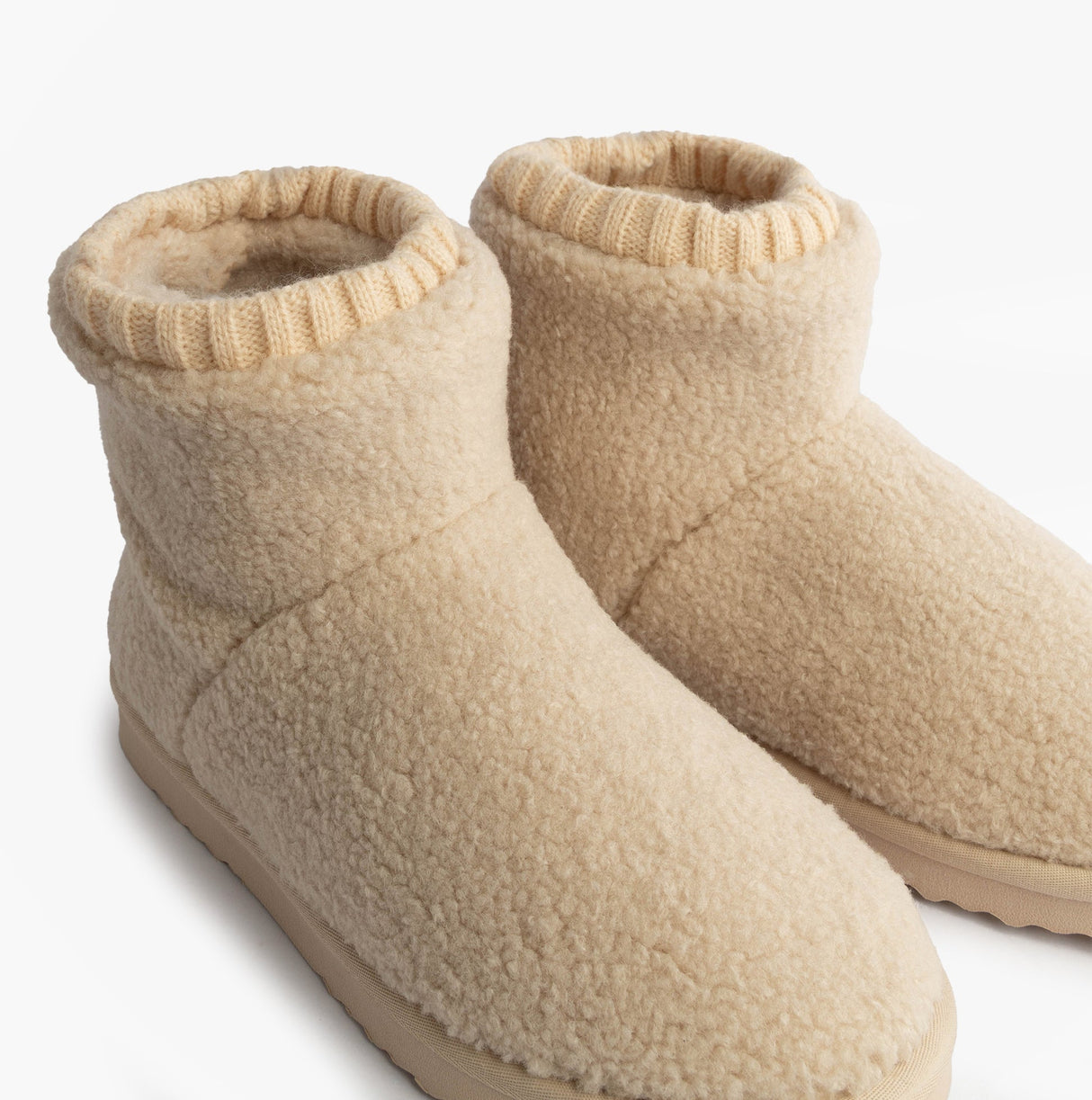 Totes Isotoner BORG BOOT WITH CUFF DETAIL Womens Boot Slippers Cream