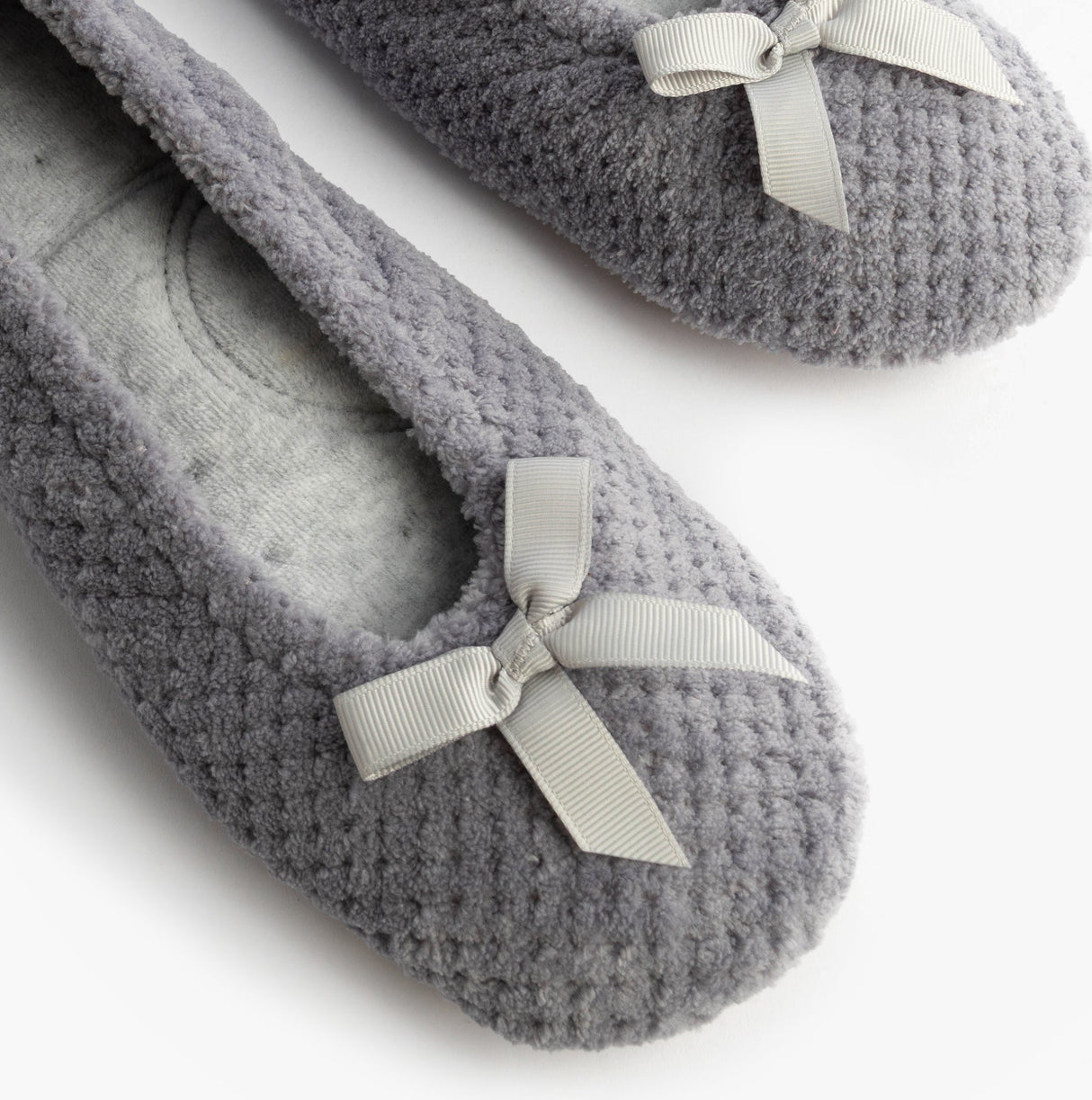 Totes Isotoner POPCORN BALLET Womens Ballerina Slippers Pale Grey