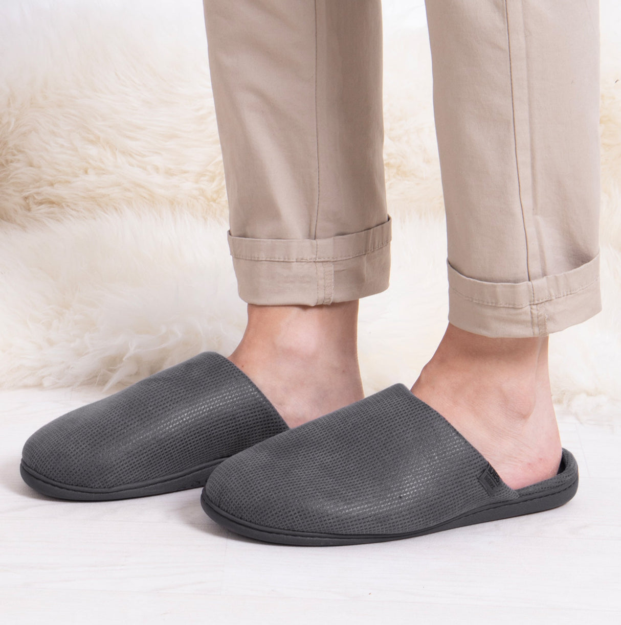 Totes Isotoner SQUARE PATTERNED SMART MULE Mens Mule Slippers Grey
