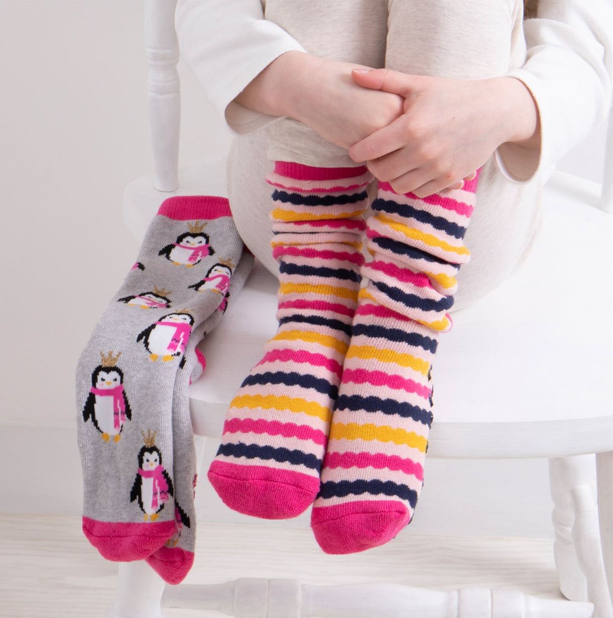 Totes Toasties ORIGINAL Slipper Socks (Twin Pack) Unisex Kids Socks Penguin / Stripe