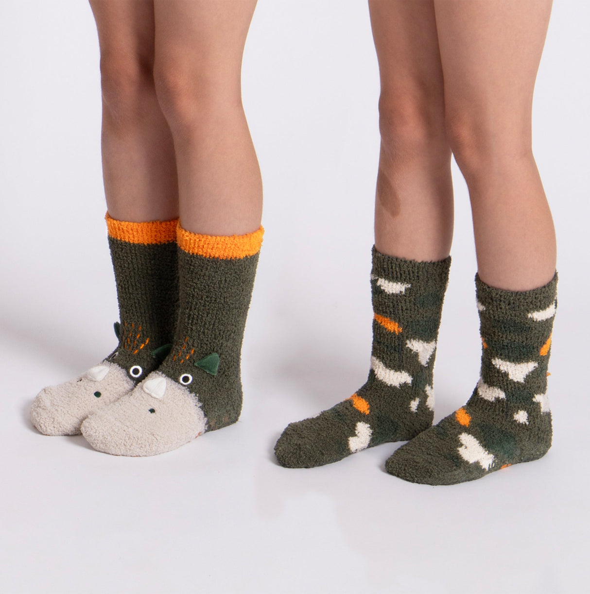 Totes Toasties SUPER SOFT SLIPPER SOCKS (Twin Pack) Unisex Kids Socks Dino/Camo
