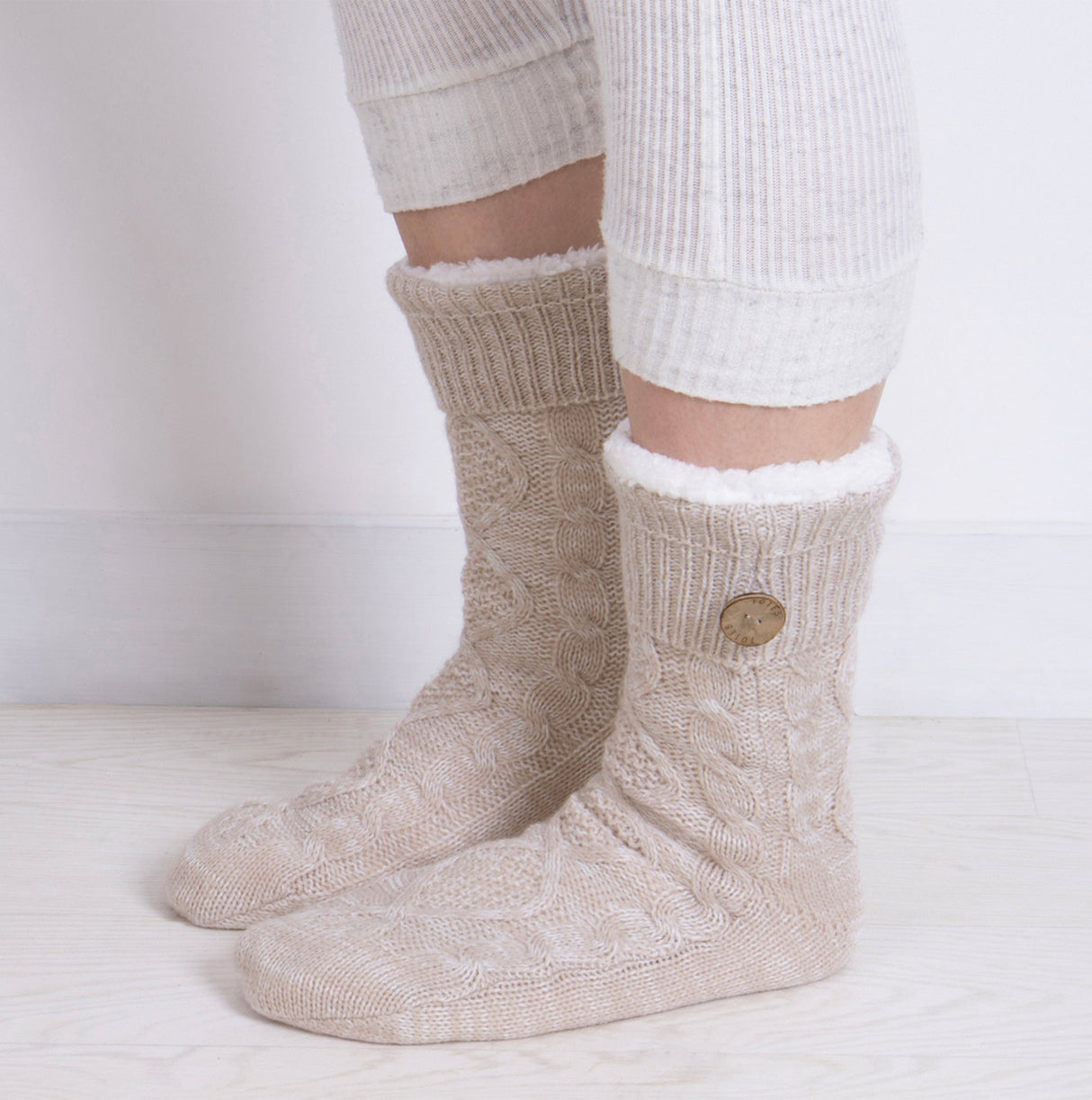 Totes Toasties TEXTURE SLIPPER SOCKS WITH BUTTON Womens Socks Biscuit