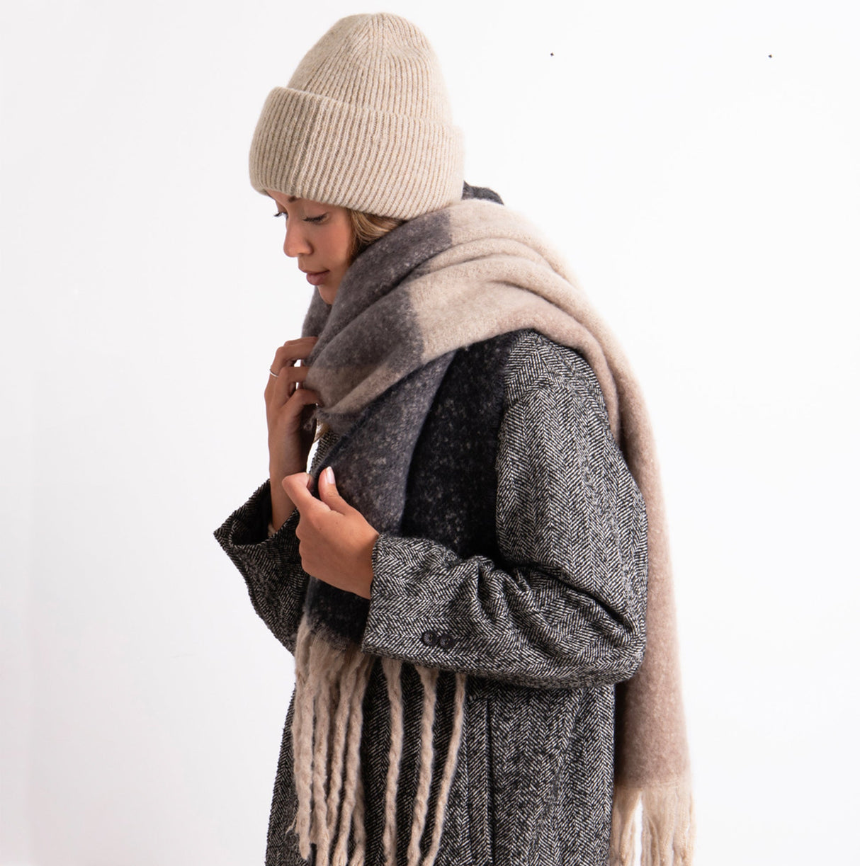 Totes Toasties CHUNKY WOVEN BLANKET SCARF & HAT GIFT SET Womens Oat
