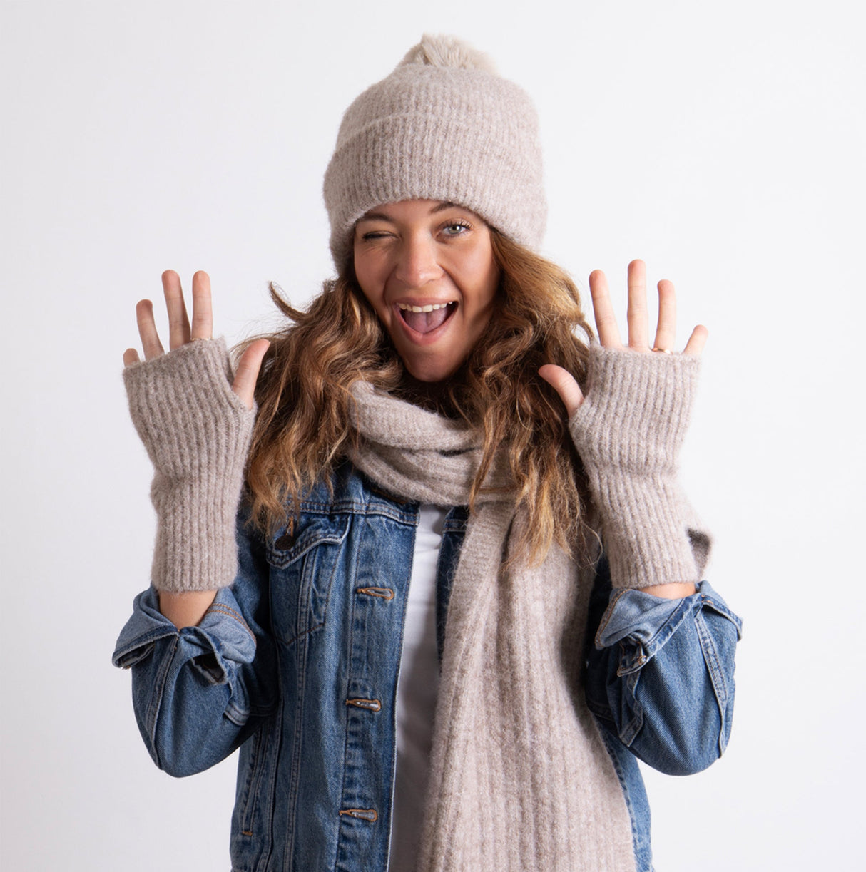 Totes Toasties KNITTED HAT SCARF & ARM WARMER GIFT SET Womens Oat