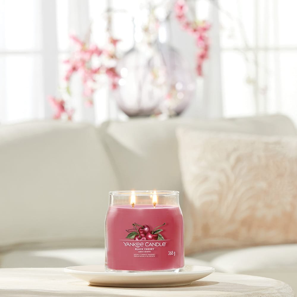 Yankee Black Cherry Signature Medium Jar