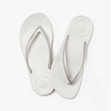 FitFlop IQUSHION Womens Ergonomic Toe Post Flip Flops Silver