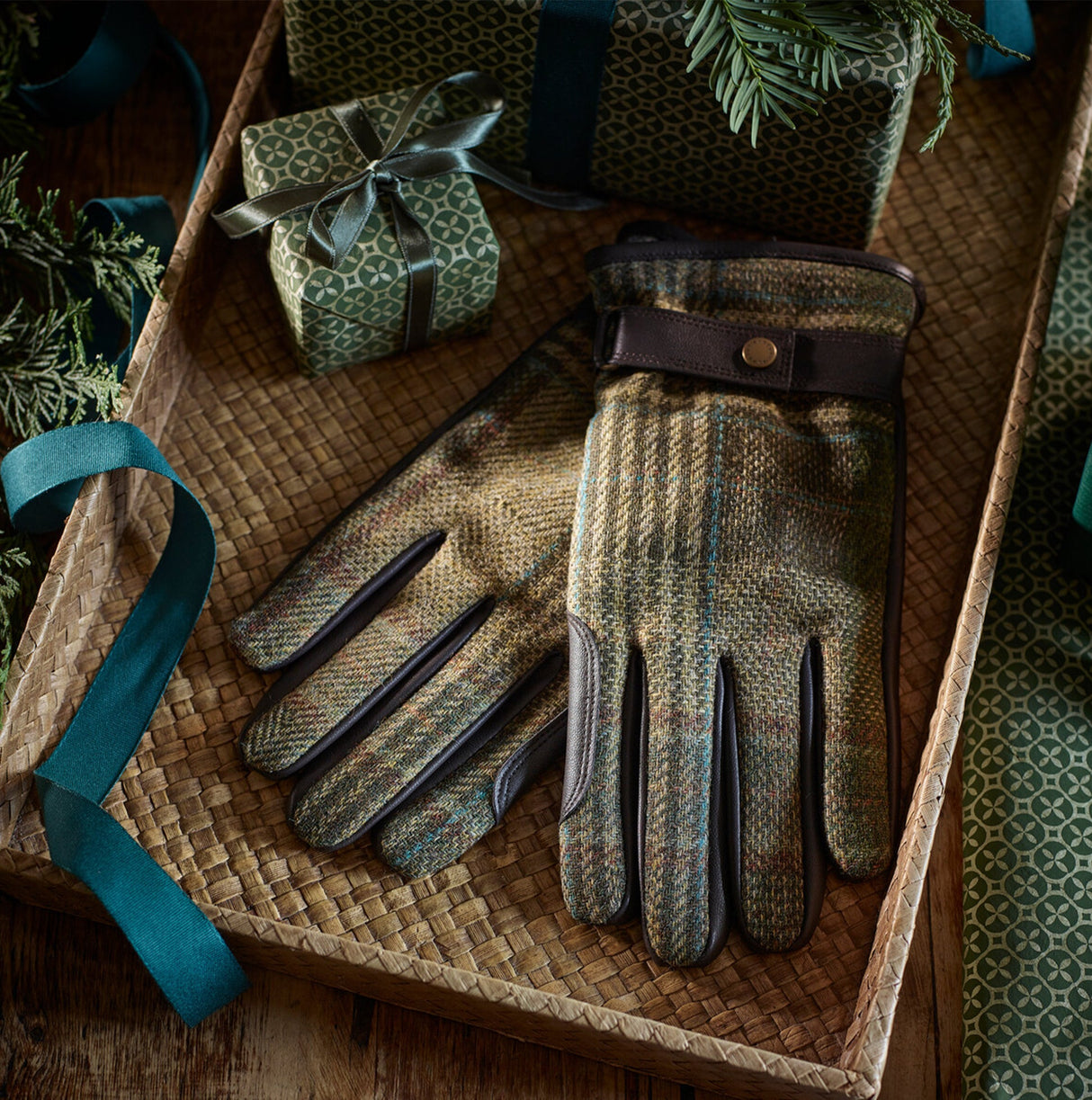 Barbour DEVERON TWEED GLOVE Mens Green Mix