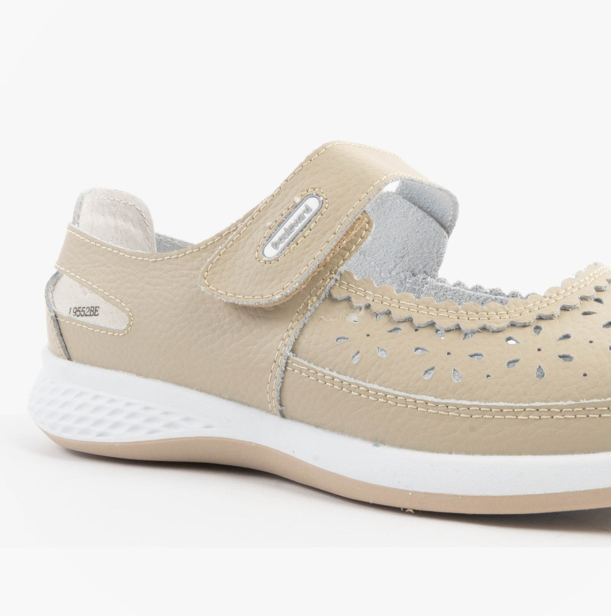 Boulevard DORRIT Womens Action Leather Wide Fit Shoes Beige