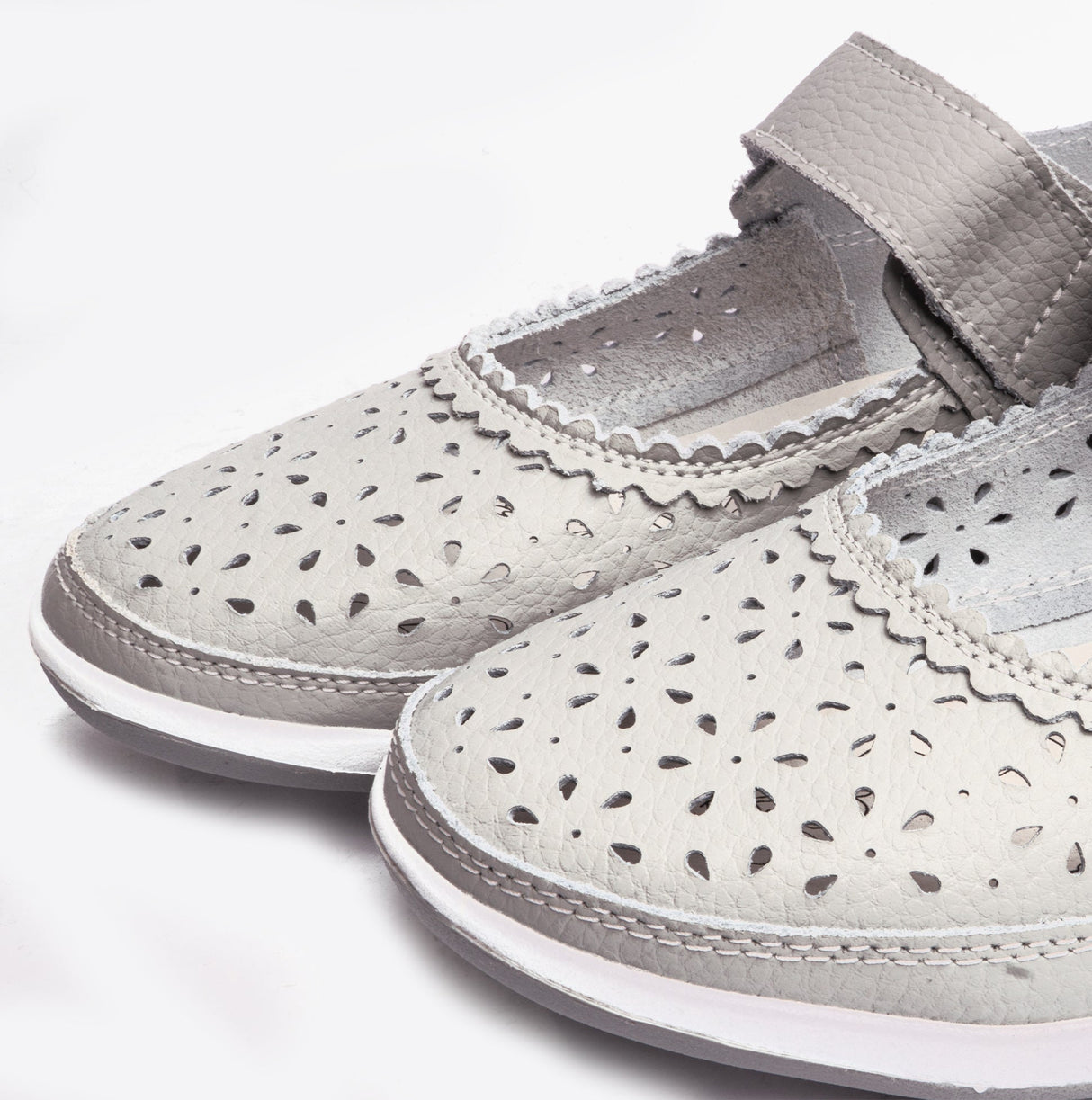 Boulevard DORRIT Womens Action Leather Wide Fit Shoes Light Grey