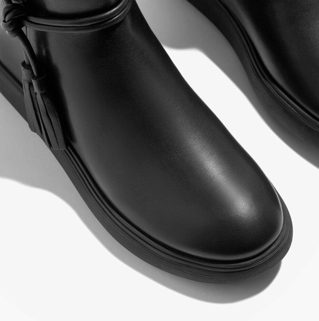 FitFlop iQ-COMFF TASSEL LEATHER Ladies Short Boots All Black