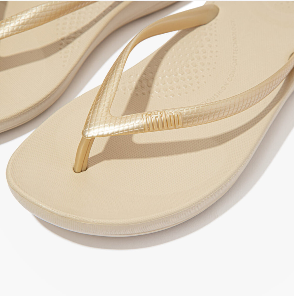 FitFlop IQUSHION Womens Flip Flops Gold
