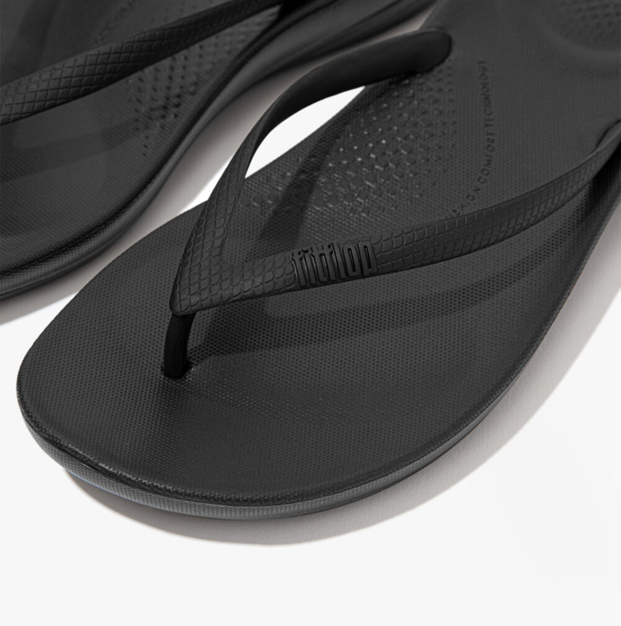 FitFlop IQUSHION Womens Flip Flop All Black