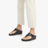 FitFlop SHUV LEATHER TOE-POST Womens Sandals All Black