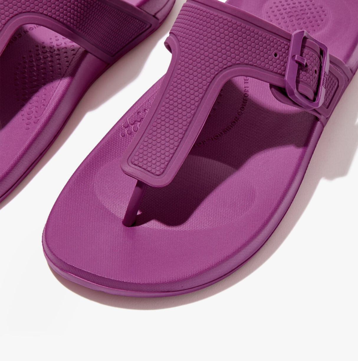 FitFlop iQUSHION ADJUSTABLE Womens Buckle Flip-Flops Miami Violet