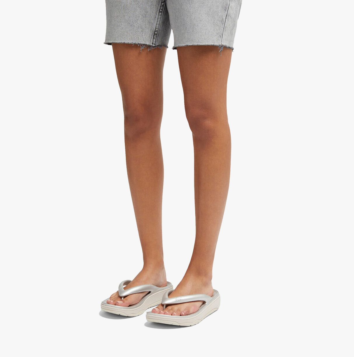 FitFlop RELIEFF METALLIC RECOVERY Womens Toe Post Silver