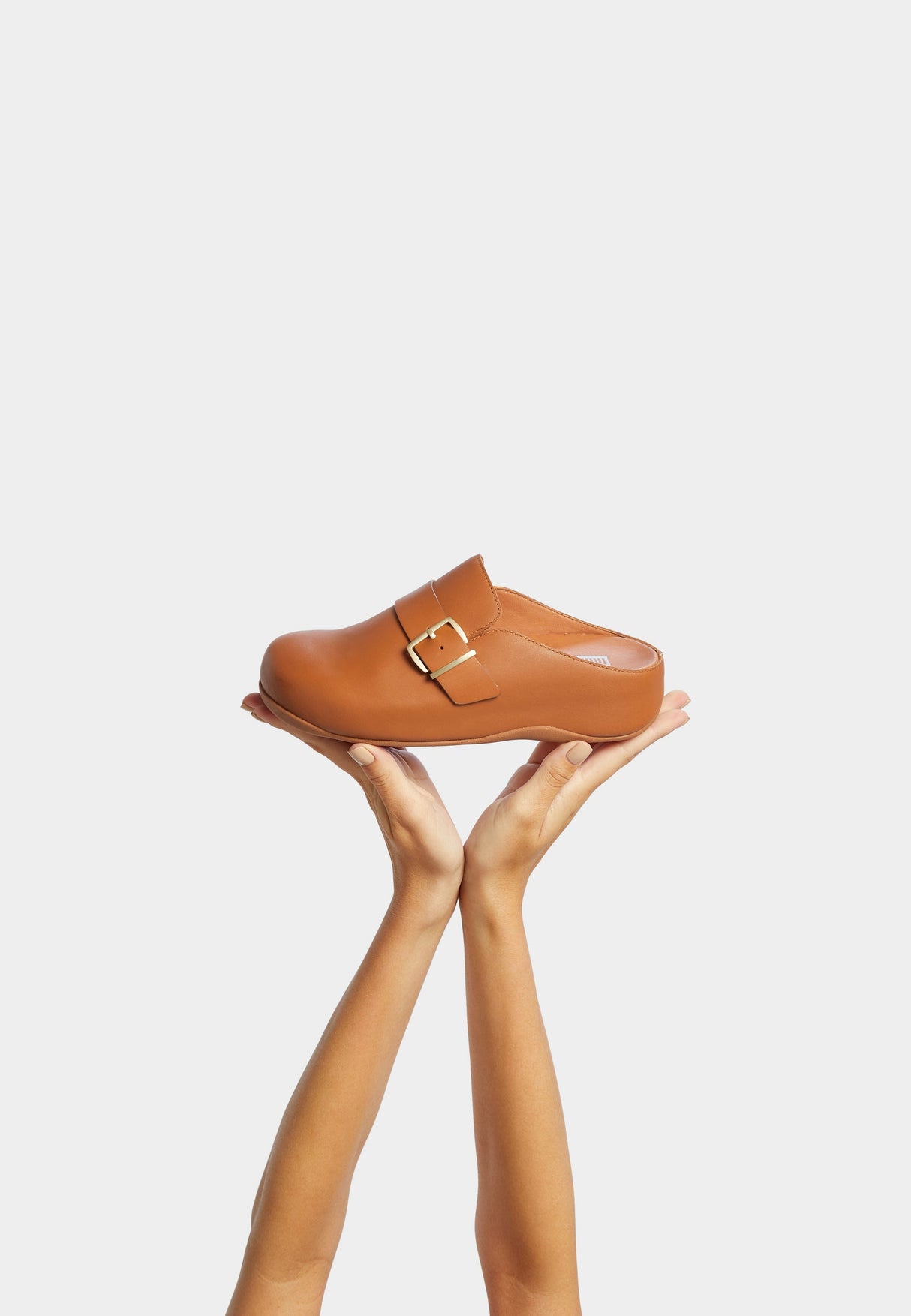 FitFlop SHUV BUCKLE-STRAP Womens Leather Clogs Light Tan