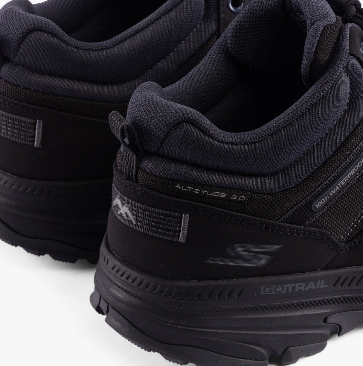 Skechers 129531/BKCC GO RUN TRAIL ALTITUDE 2.0 - Womens Trainers Black/Charcoal