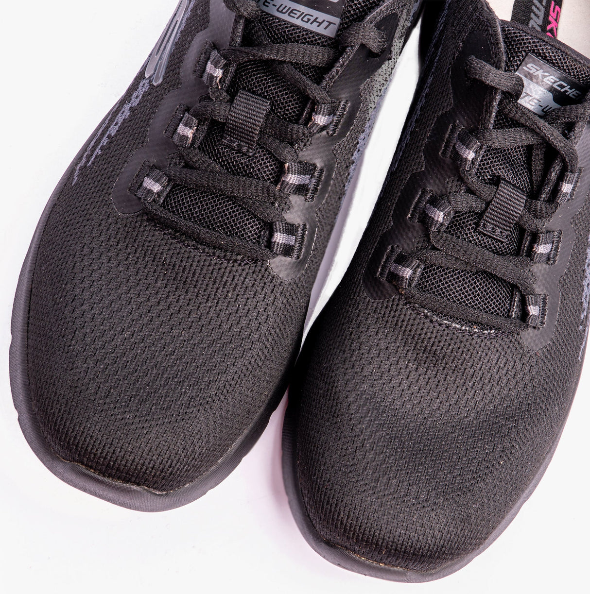 Skechers 149546/BBK DYNAMIGHT 2.0-DAYTIME STRIDE Womens Lace-Up Trainers Black