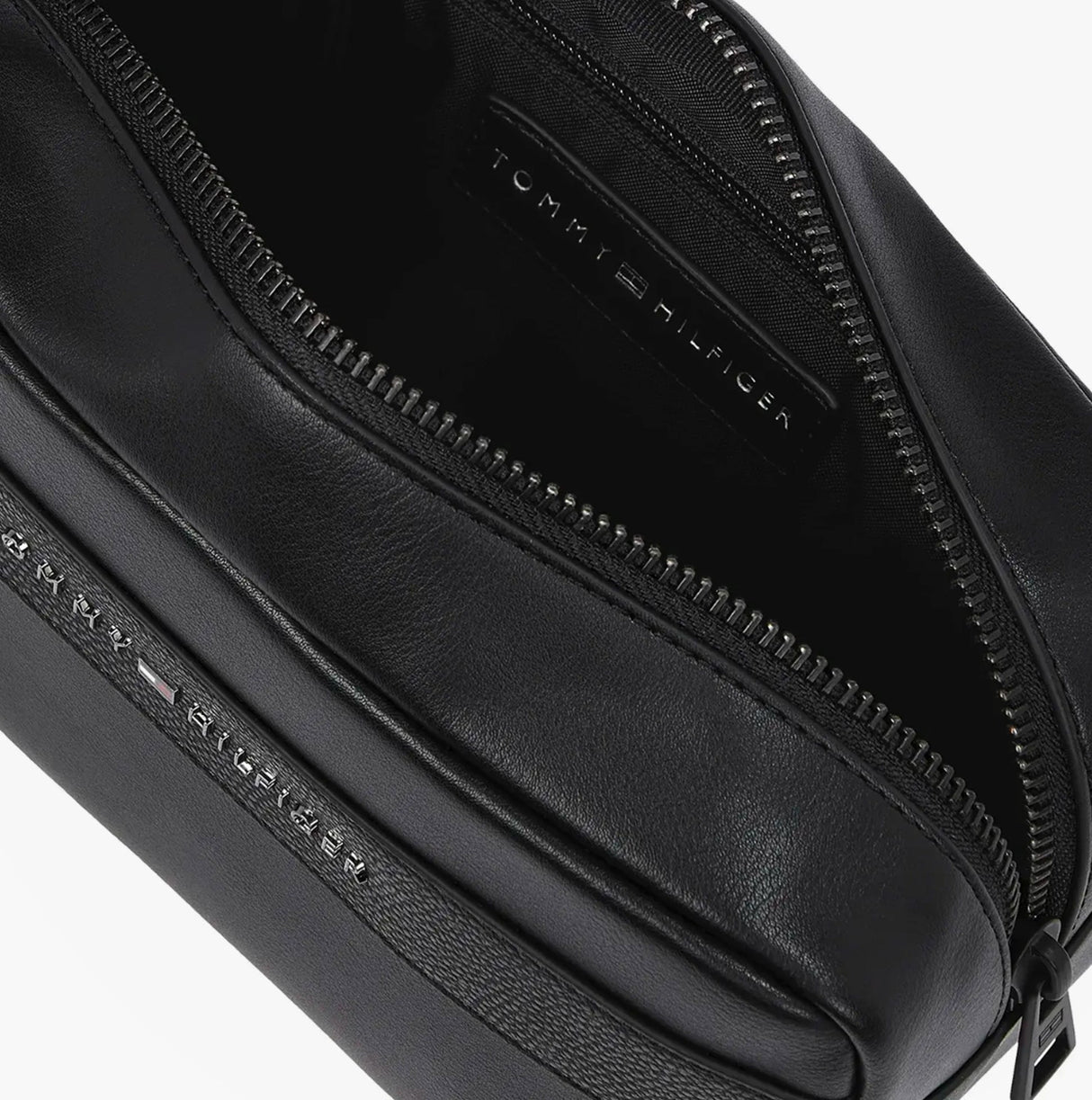 Tommy Hilfiger CORPORATE METAL LOGO Mens Washbag Black