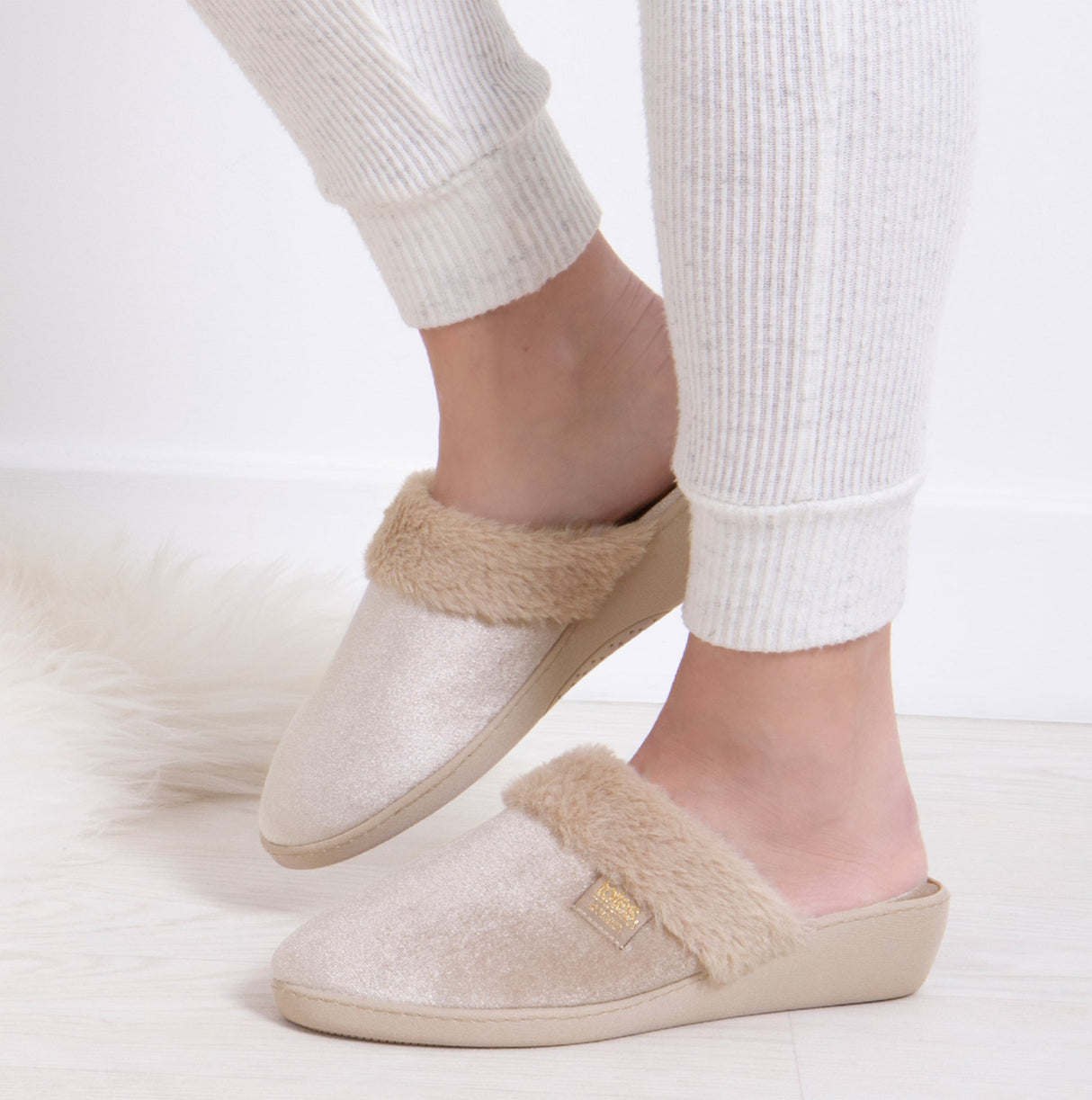 Totes Isotoner SPARKLE VELOUR HEELED MULE Womens Mule Slippers Mink