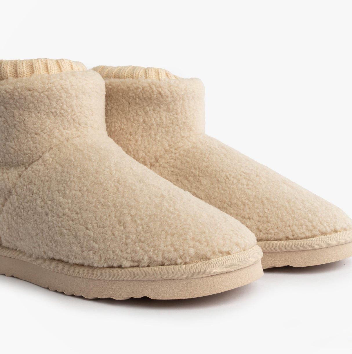 Totes Isotoner BORG BOOT WITH CUFF DETAIL Womens Boot Slippers Cream