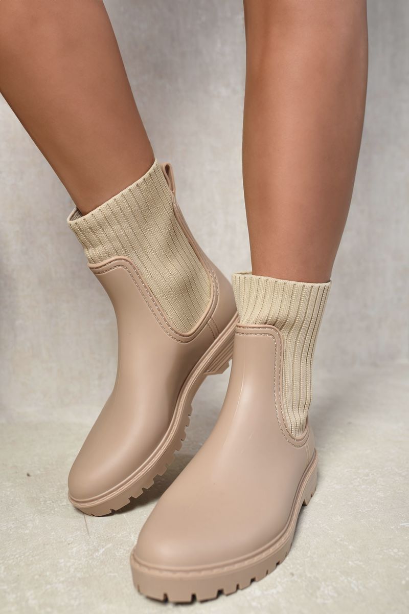 Slip-On Platform Ankle Boots – Effortless Height, Everyday Edge